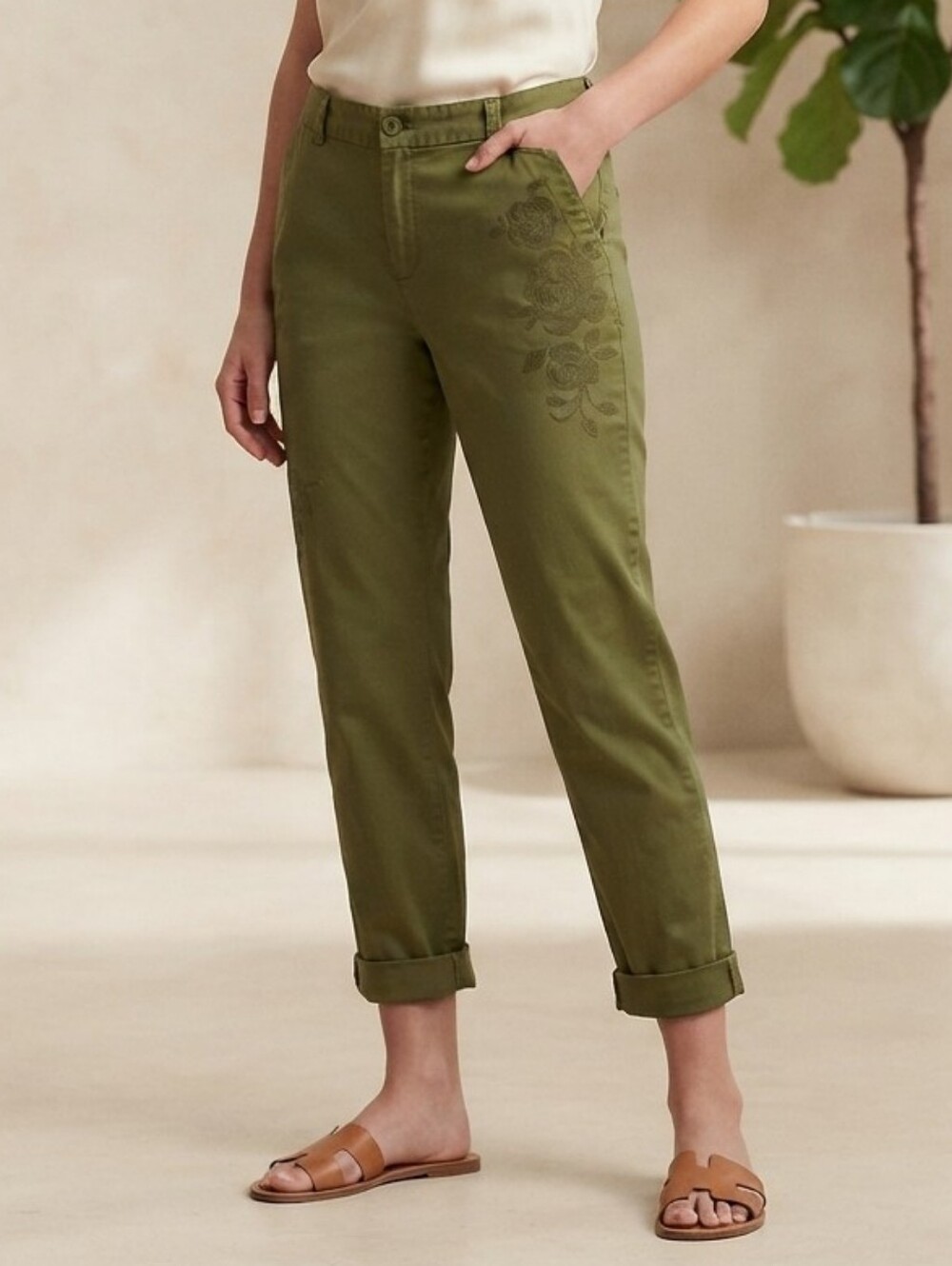 Talbots The Weekend Chino Olive Green Cropped Floral Embroidery Size 6 Petite